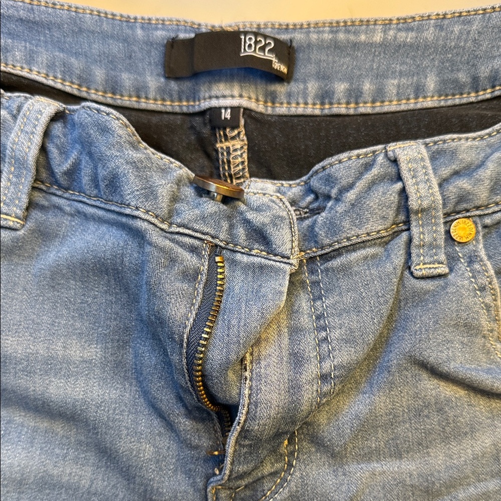 1822 Denim Classic Light Blue Jeans